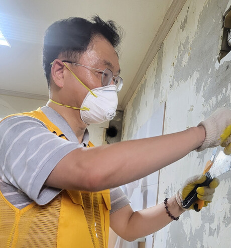 민경선 경기교통공사 사장, 수해가구 봉사활동 ‘구슬땀’