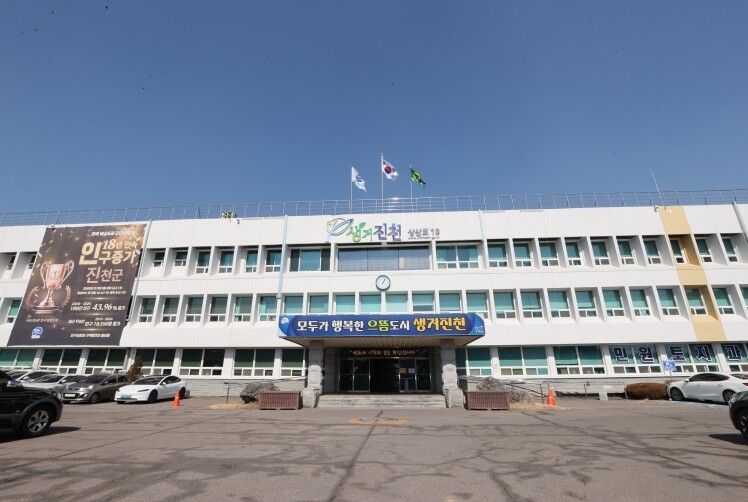 진천군, 불볕더위 탈출 ‘얼음 생수 나누기 행사’ 개최